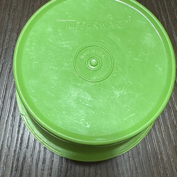 Vintage Tupperware Servalier Canister 1297, Small Green Accordion Lid - Picture 6 of 8